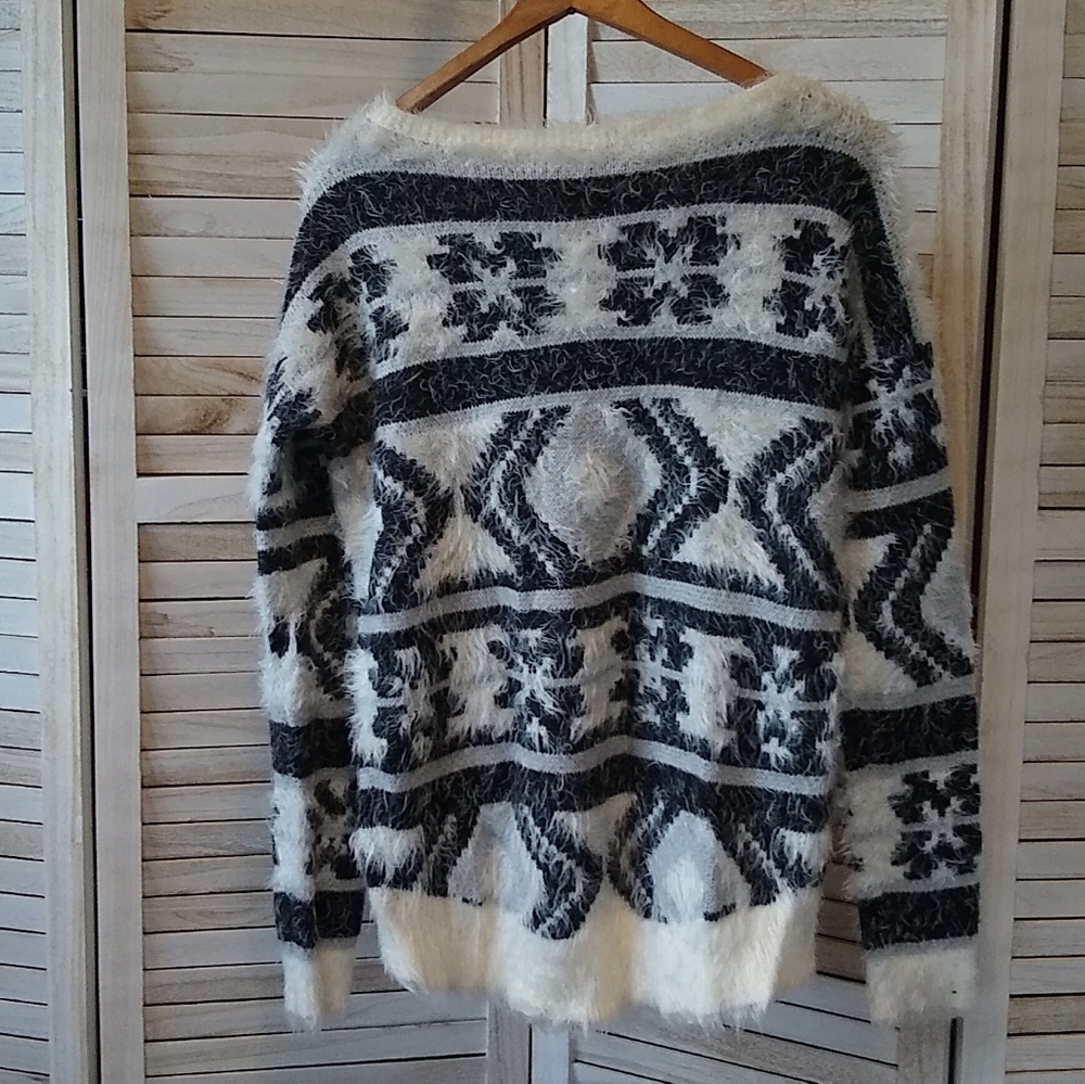 Fuzzy Spring Sweater - Picture 3 of 3